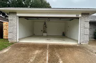 1111 E Brompton Dr, Pearland, TX 77584 - Photo 3