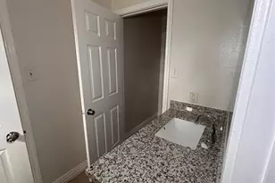 6839 Larkstone St, Houston, TX 77028 - Photo 9