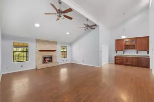 3803 Old Oaks Dr, Bryan, TX 77802 - Photo 9