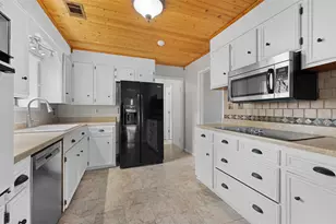 3803 Old Oaks Dr, Bryan, TX 77802 - Photo 15