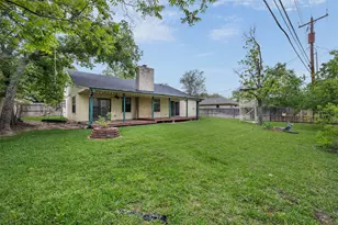 3803 Old Oaks Dr, Bryan, TX 77802 - Photo 7
