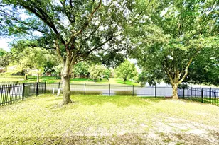 10214 E Summit Canyon Dr, Houston, TX 77095 - Photo 9
