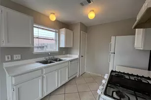 8811 Baskove Dr, Houston, TX 77088 - Photo 5