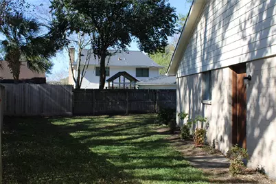 819 Walbrook Drive, Houston, TX 77062 - Photo 11