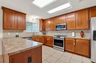 12042 Clear Brook Oak St, Houston, TX 77089 - Photo 15