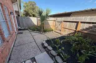 14309 Misty Meadow Ln, Houston, TX 77079 - Photo 3