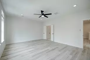 4535 Creekmont Dr, Houston, TX 77091 - Photo 11