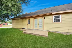 1610 7th St, Hempstead, TX 77445 - Photo 3