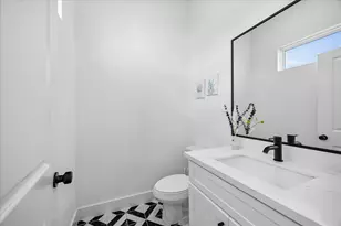 208 N York St, Houston, TX 77003 - Photo 23