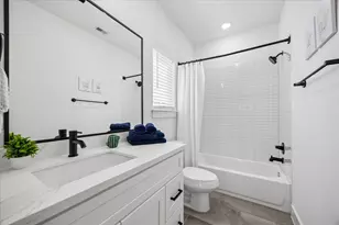 208 N York St, Houston, TX 77003 - Photo 25