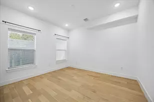 208 N York St, Houston, TX 77003 - Photo 21