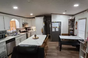 203 Oak Creek Dr, Oyster Creek, TX 77541 - Photo 3