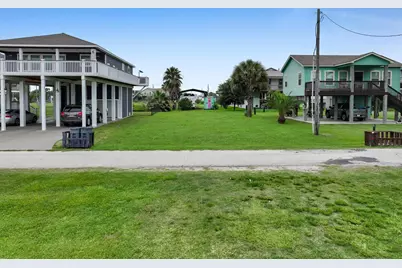 1987 Avenue F, Crystal Beach, TX 77650 - Photo 9