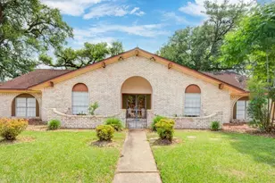 204 Nasturtium St, Lake Jackson, TX 77566 - Photo 3