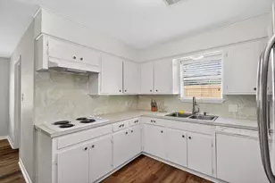 204 Nasturtium St, Lake Jackson, TX 77566 - Photo 11