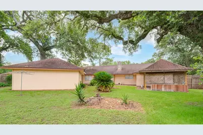 204 Nasturtium Street, Lake Jackson, TX 77566 - Photo 39