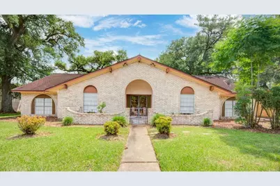 204 Nasturtium Street, Lake Jackson, TX 77566 - Photo 3