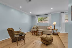 10127 Hazelhurst Dr, Houston, TX 77043 - Photo 17