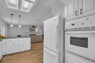 10127 Hazelhurst Dr, Houston, TX 77043 - Photo 27