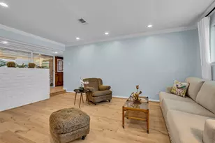 10127 Hazelhurst Dr, Houston, TX 77043 - Photo 19