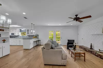 10127 Hazelhurst Drive, Houston, TX 77043 - Photo 33
