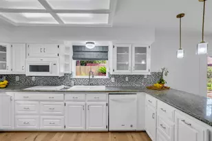 10127 Hazelhurst Dr, Houston, TX 77043 - Photo 5