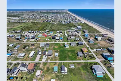 852 S Selwyn, Crystal Beach, TX 77650 - Photo 7
