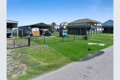 852 S Selwyn, Crystal Beach, TX 77650 - Photo 11