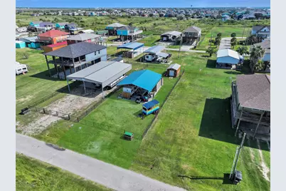 852 S Selwyn, Crystal Beach, TX 77650 - Photo 23