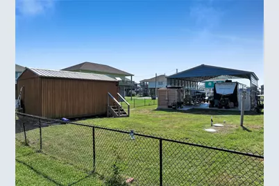 852 S Selwyn, Crystal Beach, TX 77650 - Photo 17
