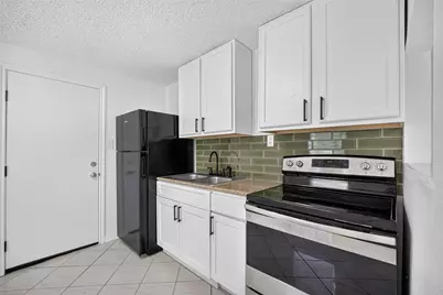 6910 Bintliff Boulevard #B, Houston, TX 77074 - Photo 9