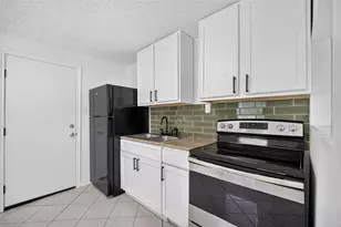 6910 Bintliff Blvd, Houston, TX 77074 - Photo 9