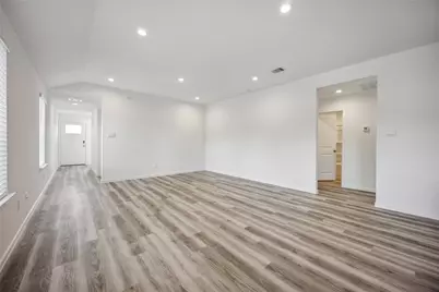 5112 Greengrass Willow Way, Houston, TX 77048 - Photo 9