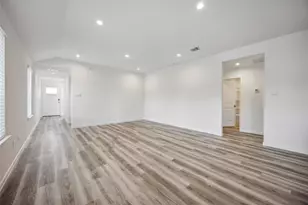 5112 Greengrass Willow Wy, Houston, TX 77048 - Photo 9