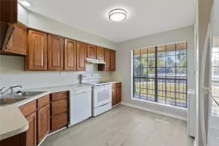 200 Panorama Dr, Conroe, TX 77304 - Photo 11