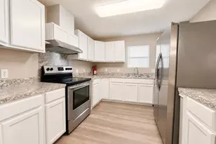 7902 Bowen St, Houston, TX 77051 - Photo 9