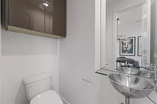 5854 E Post Oak Ln, Houston, TX 77055 - Photo 13