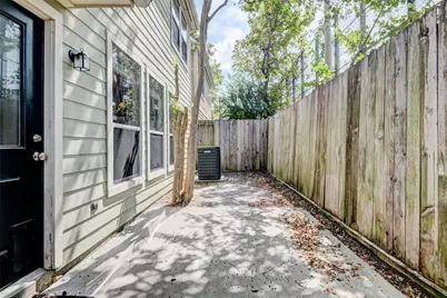 7042 Plum Creek Terrace Lane, Houston, TX 77087 - Photo 37