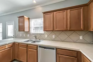 8726 Old Maple Ln, Humble, TX 77338 - Photo 11