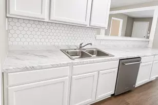 10517 Fairland Dr, Houston, TX 77051 - Photo 9