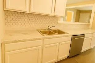 10517 Fairland Dr, Houston, TX 77051 - Photo 9