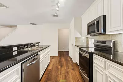 1919 Bailey Street, Houston, TX 77006 - Photo 9