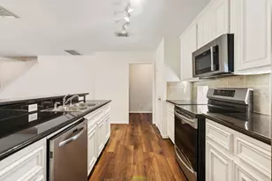 1919 Bailey St, Houston, TX 77006 - Photo 9