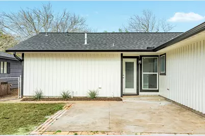 300 N Shanks Street, Clute, TX 77531 - Photo 7