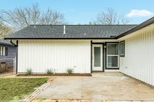 300 N Shanks St, Clute, TX 77531 - Photo 7