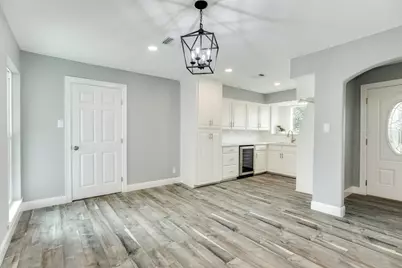 300 N Shanks Street, Clute, TX 77531 - Photo 13