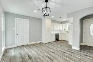 300 N Shanks St, Clute, TX 77531 - Photo 13