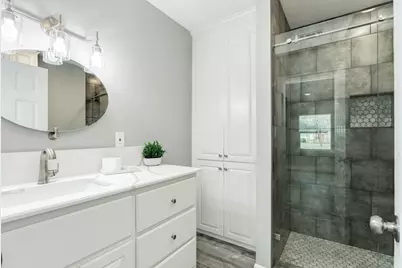 300 N Shanks Street, Clute, TX 77531 - Photo 19