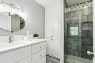 300 N Shanks St, Clute, TX 77531 - Photo 19