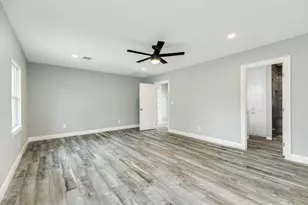 300 N Shanks St, Clute, TX 77531 - Photo 17